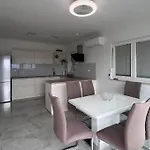 Luxury Penthouse In Makarska, Croatia מאקרסקה